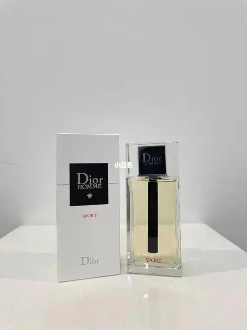 dior homme sport 2017是一款木质香型芳香调的男用香水.
