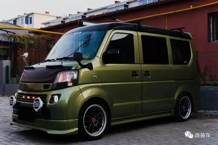 气动避震加持的铃木浪迪,"破面包"也能有豪华感