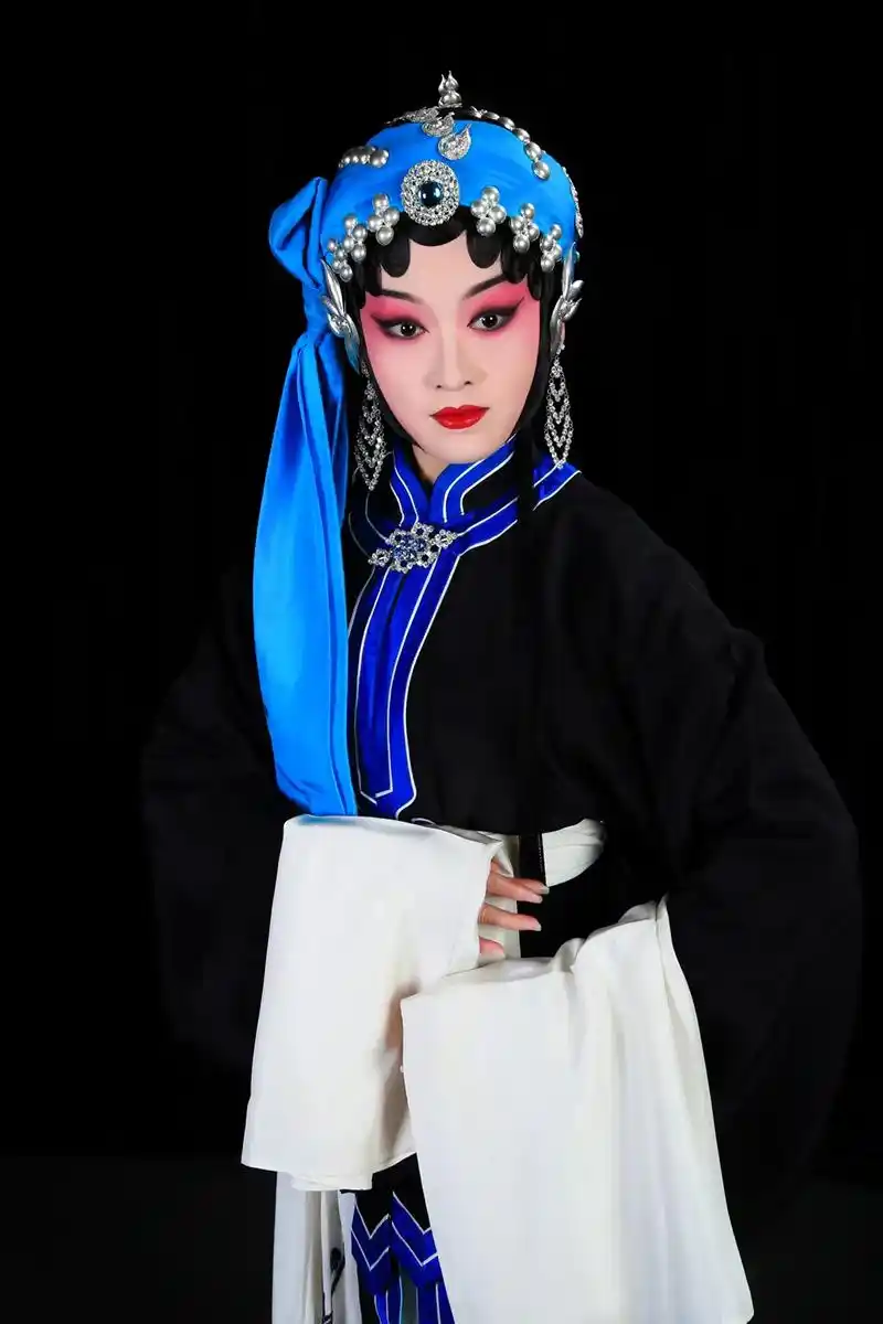 青年戏曲传播者 #演员 @扮上戏曲摄影 - 抖音