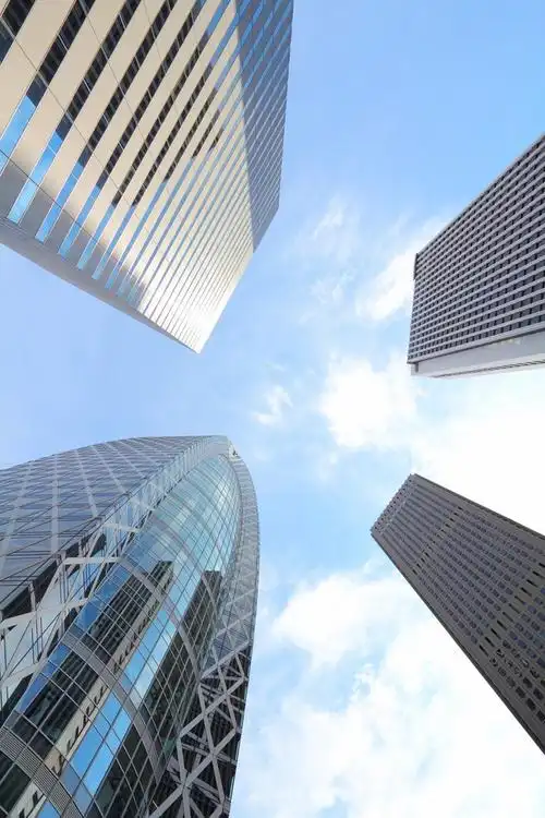 东京新宿广角视角的现代城市在日本东京新宿