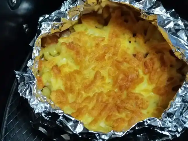 粒半只大玉米糖5克马苏里拉适量芝士焗玉米的做法先做一个锡纸小碗