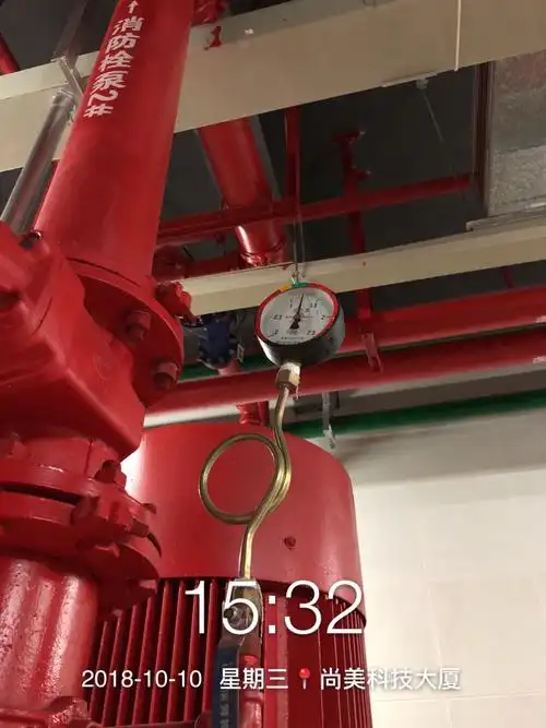 图下为消火栓压力表,显示压力正常.