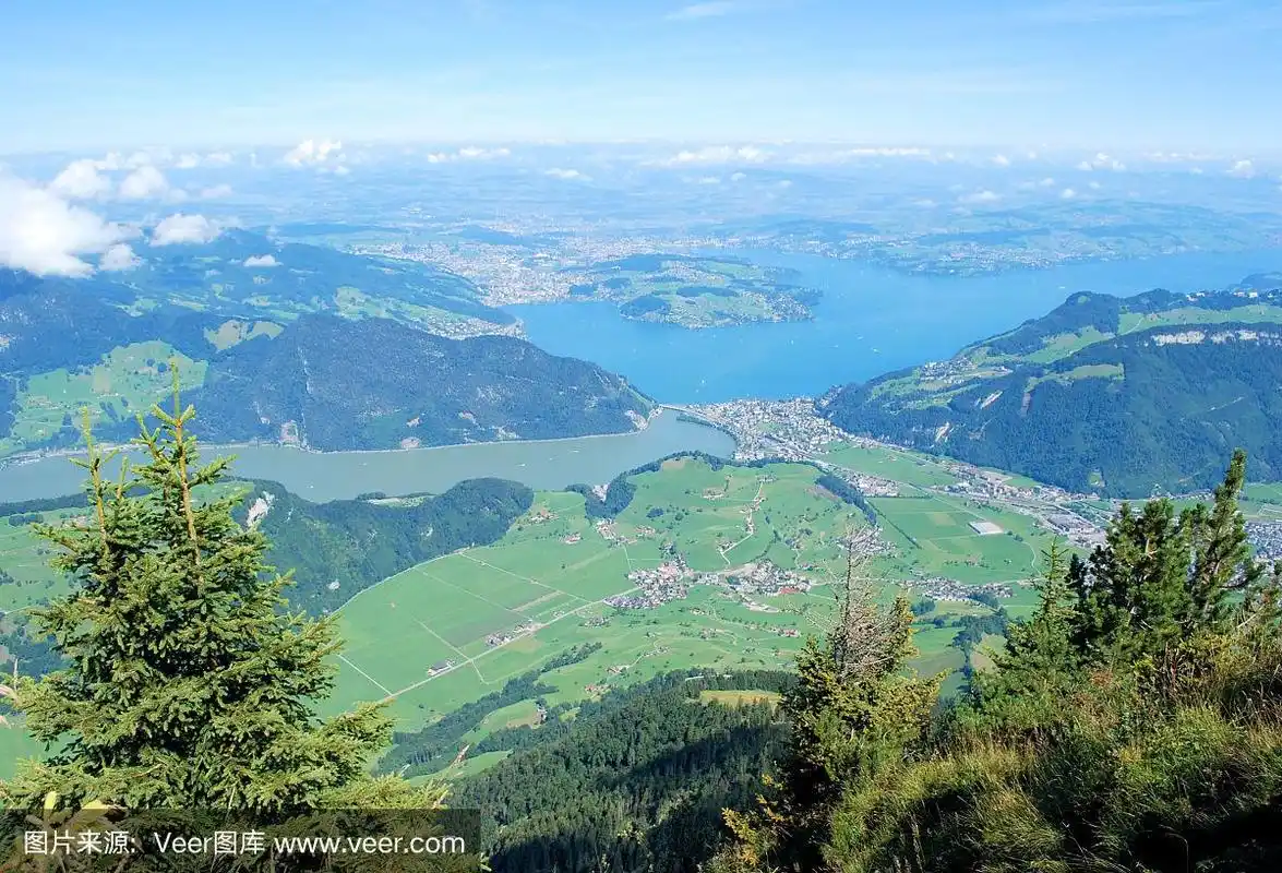 从斯坦瑟峰山顶俯瞰瑞士.