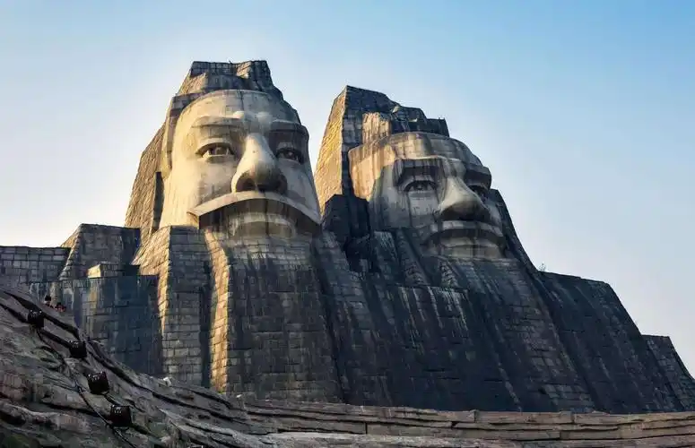 郑州邙山炎黄二帝神像