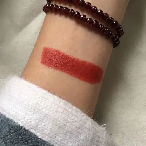 mac哑光口红 铁锈红 色号是chili