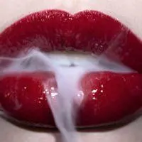 个性红唇烈焰头像_微信头像图片大全