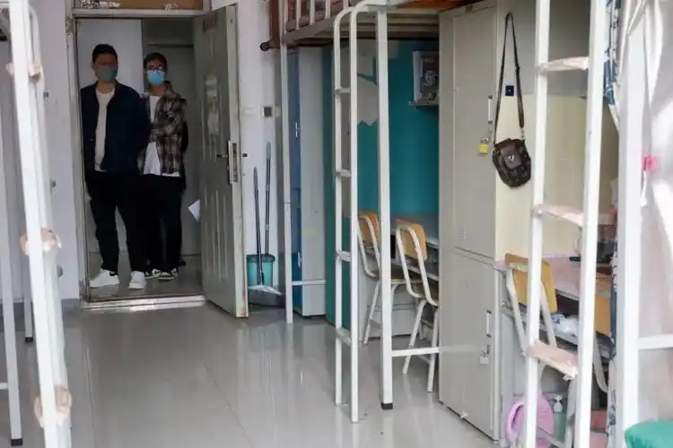 根据河南艺术职业学院"创建文明宿舍,构建文明校园"文明宿舍评比活动