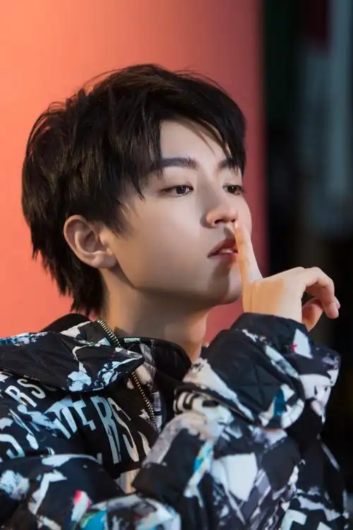 王俊凯karrywang工作室