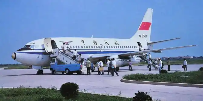 南湖机场停机坪.请注意,那时天河机场还是一片农田.