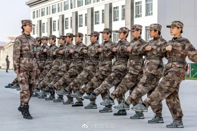 飒戳图看新兵团女兵训练