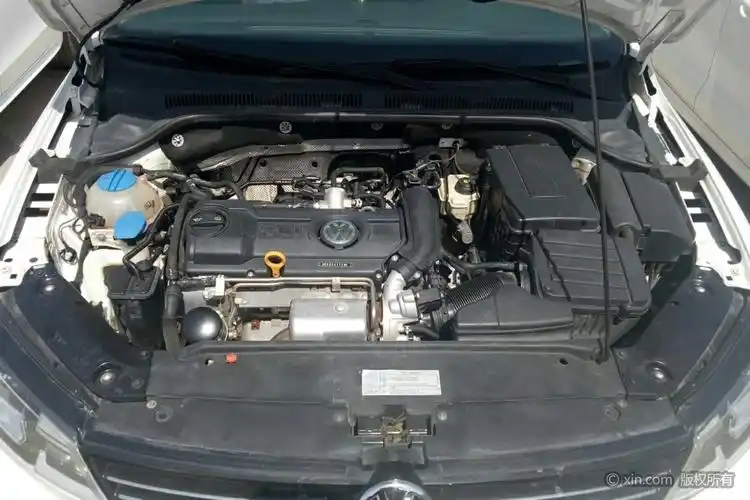 大众速腾发动机舱