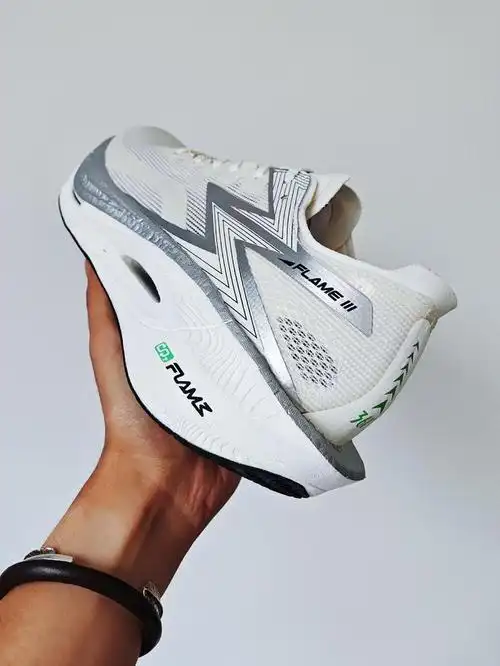 飞燃3m1ro全方位升级的新飞燃优秀的竞速训练跑鞋鞋