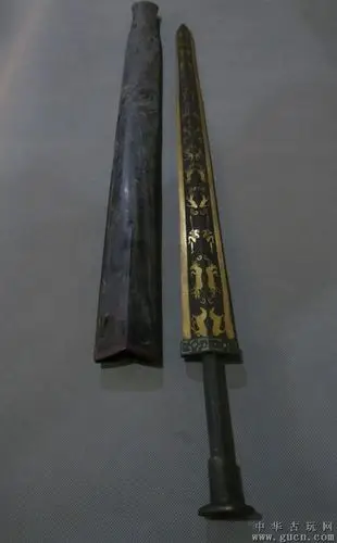 战汉出土鎏金百兽青铜剑