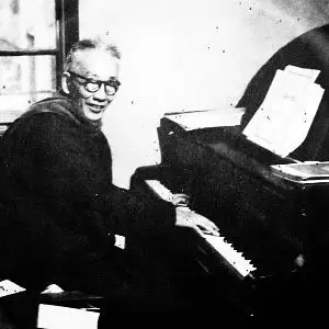 提到贺绿汀,人们总不能忘记最耳熟能详的那首《游击队歌》.