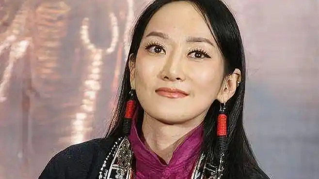 难怪萨顶顶老是化浓妆,罕见卸妆照曝光,网友:这谁能抗住?-娱乐视频-搜