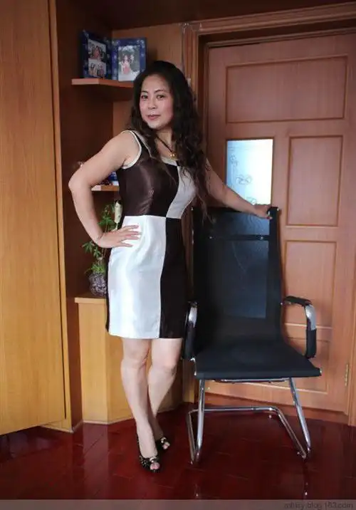 熟女自拍系列89(曾经的风光)