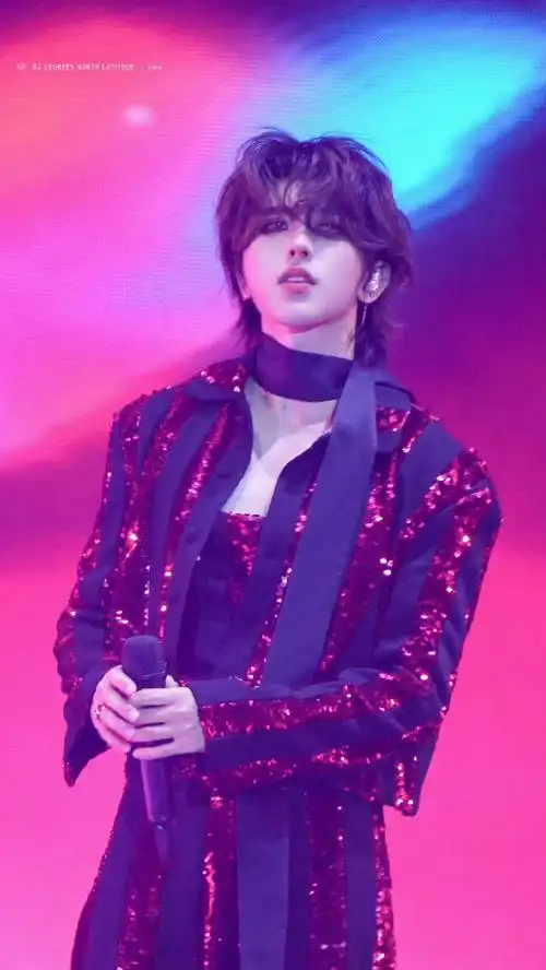 舞台上的蔡徐坤好喜欢啊!