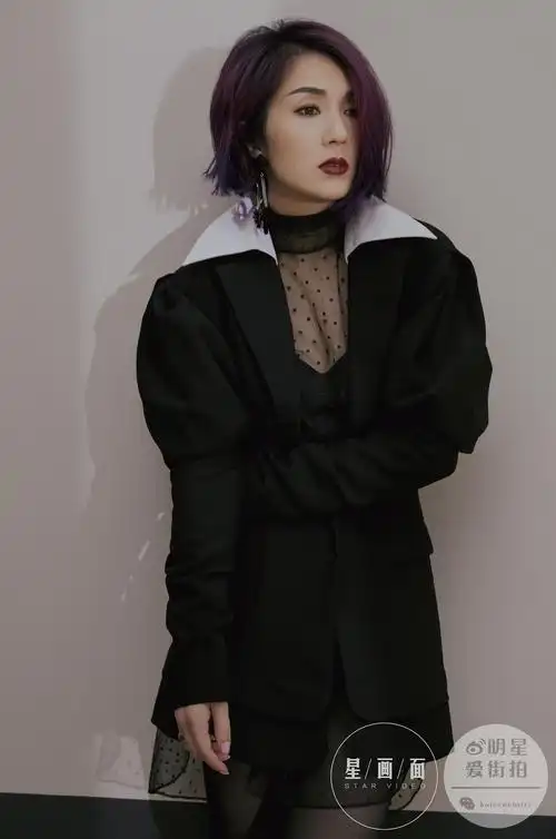 杨千嬅最新时尚大片曝光标志性紫发笑容明媚超迷人