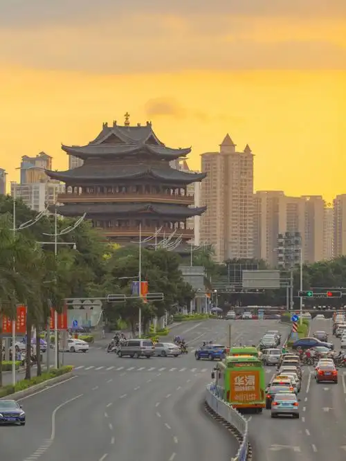 南宁街拍民族大道落日