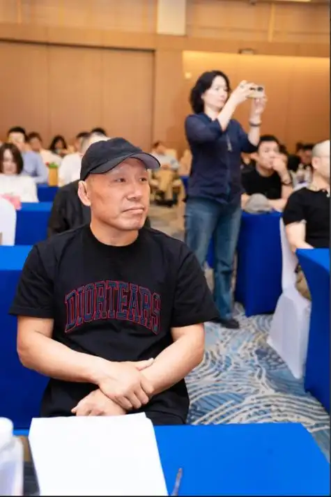 副会长胡雪柏,秘书长李岩;主任委员刘海涛;监事长熊