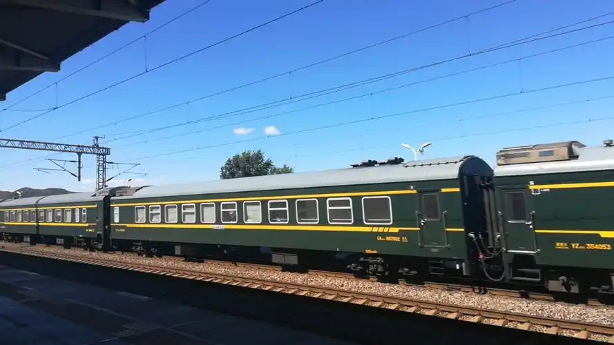 0330牵引k1061(重庆-哈尔滨西)通过凌海火车站 拍摄时间:2020年9月16