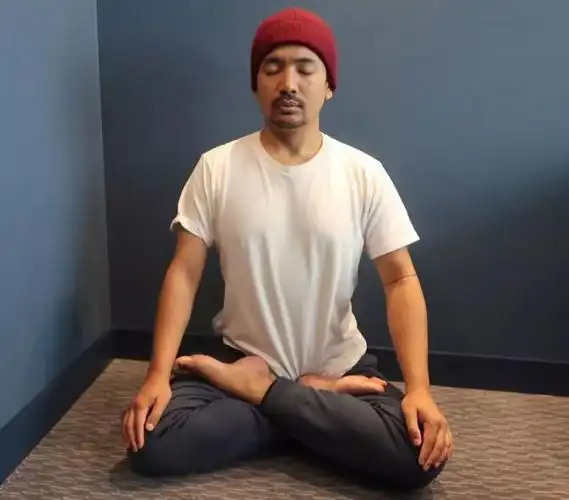 双盘坐有双盘莲花坐和金刚坐两种.