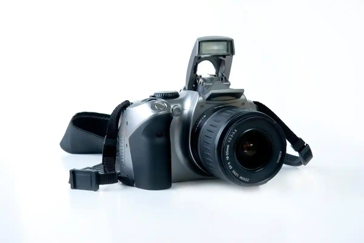 数码相机的白平衡  白平衡是数码相机中的一个重要设置,用于调整照片