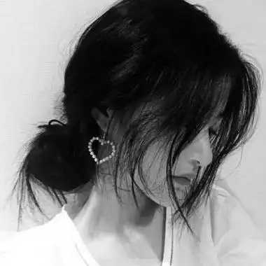 黑白头像女生高清高清好看的黑白系高清女生头像图片精选