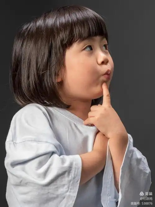 女童肖像照,百变表情包