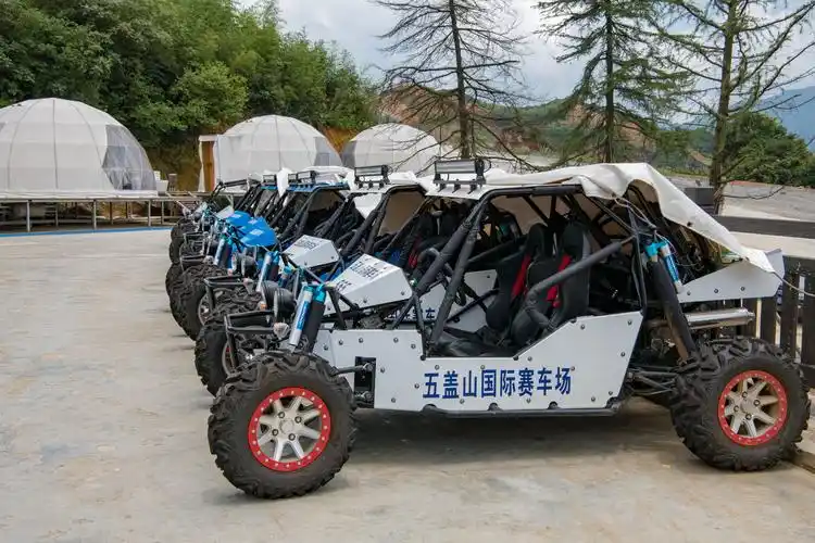 越野赛车场 写美篇先来带你们看一下,在这样的赛道上奔(kai)驰(xin)