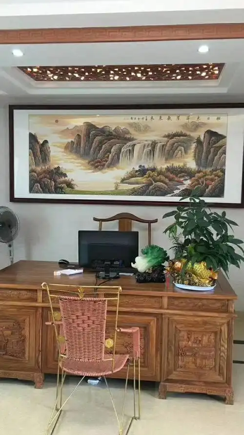 办公室挂什么字画财运旺?清雅诗韵山水画更合适