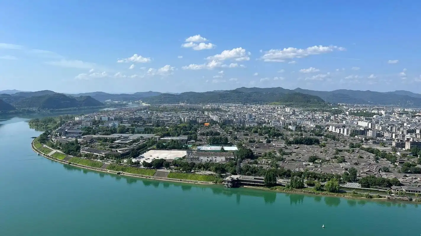 登锦屏山观阆中古城(20230705) 锦屏山位于阆中市城南,古称"阆山",有"