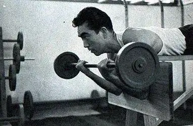 练肌肉的大文学家:三岛由纪夫