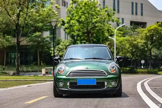 最新淘到 14年宝马mini one 1.6l 精品车况查