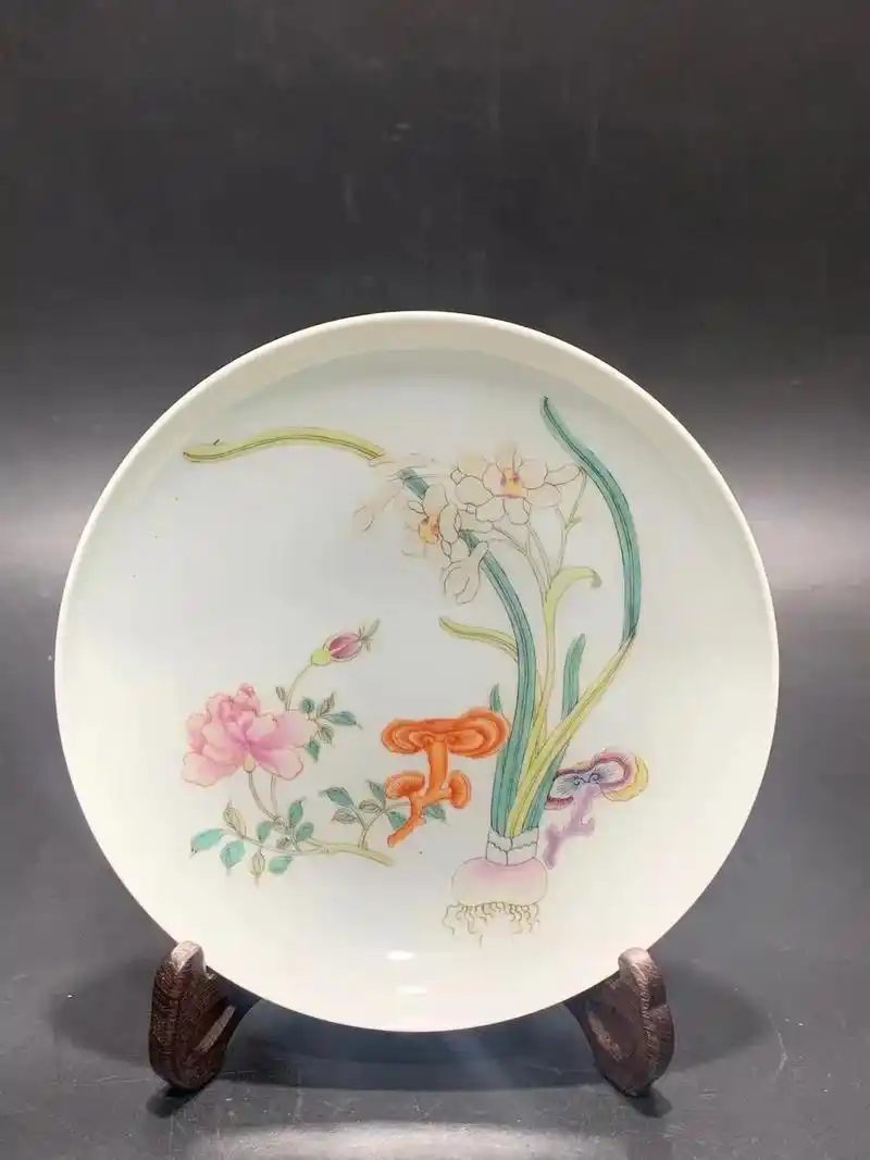 清雍正粉彩花卉盘,直径16厘米,藏品开门#让文物抖起来 #让 - 抖音