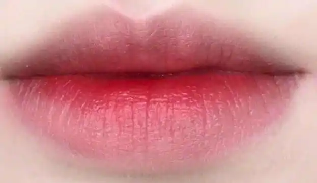 嘴唇为什么是红色的,为什么大家嘴唇颜色不一样?