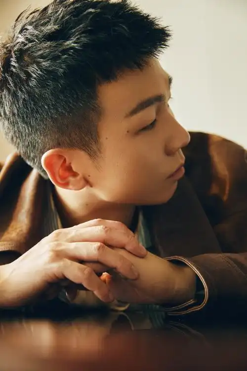 白举纲披荆斩棘的哥哥