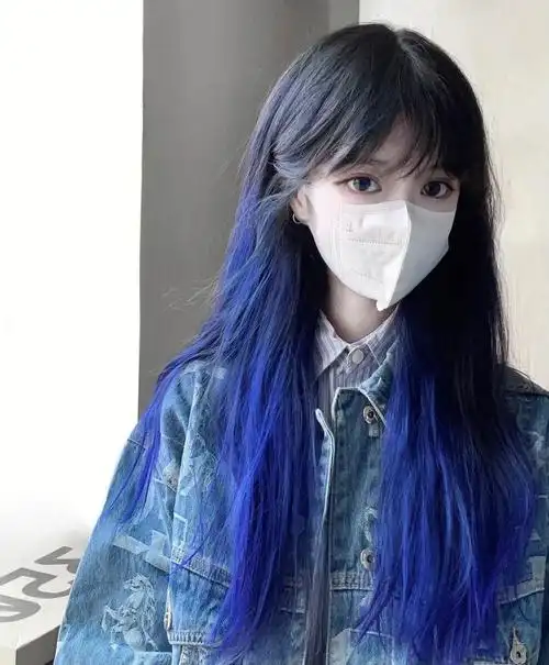 发色:藏深蓝感因为不想伤到头皮所以跟上次一样只染了发尾这次又漂了