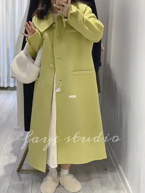 冬天也需要牛油果绿超正大衣搭配