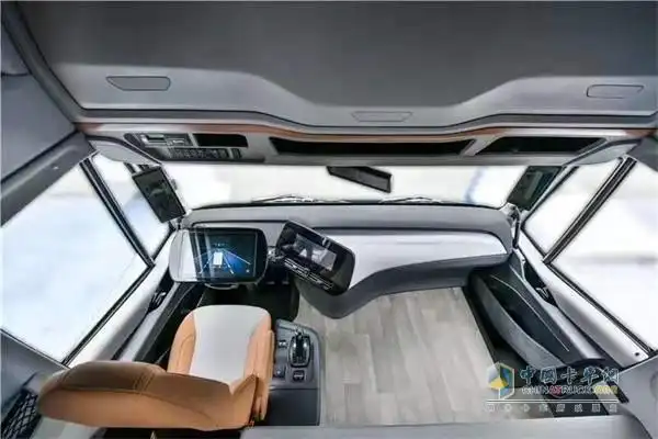 "全球首次5g ai智能化港区作业"落地,上汽红岩在洋山港完成测试_卡车