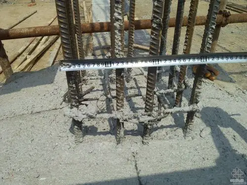 比如下面这根梁,以柱子为支座,在力的作用下,梁上面受到拉力,下面受到