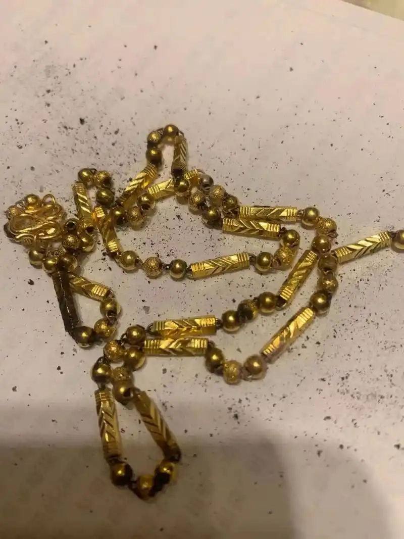 黄金用火烧会变黑正常吗?