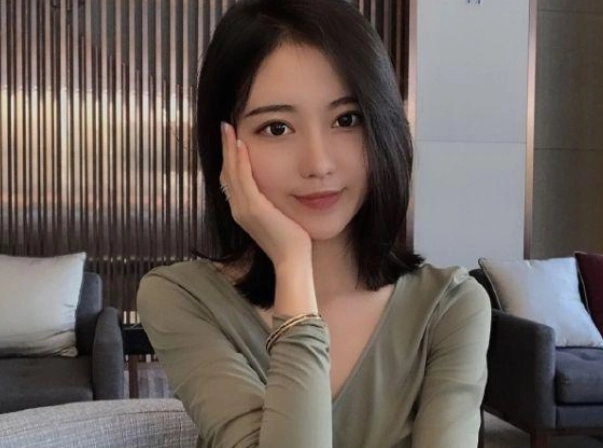 女海王项斯醒来整容照片被打碎现在被判定为两张富二代选择离婚