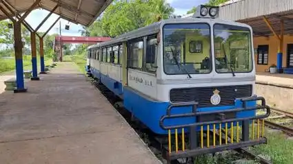 不可思议的铁路巴士,让公交车从轨道上跑,它是怎么做到的?