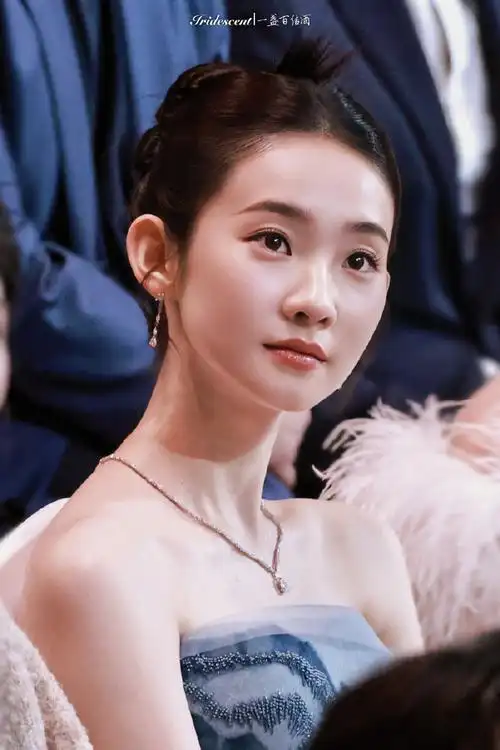 张艺凡出道四周年快乐