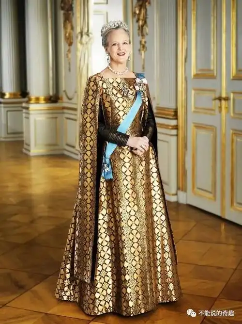丹麦调皮女王头顶王冠才华横溢80岁高龄却淘气得可爱非常