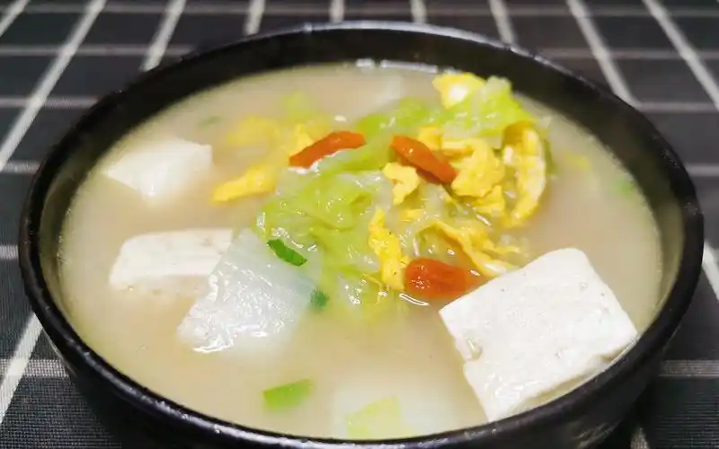 秘制白菜豆腐汤,酒店大厨亲授秘方,大冷天的来一碗真过瘾_哔哩哔哩