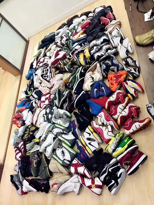 东哥收藏的各式鞋款.