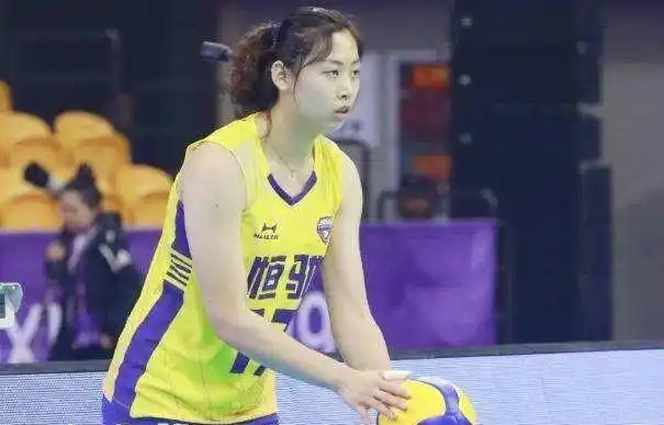 郎平挖掘新星,有望代替她俩,奥运登顶希望大增|上海女排|梅笑寒