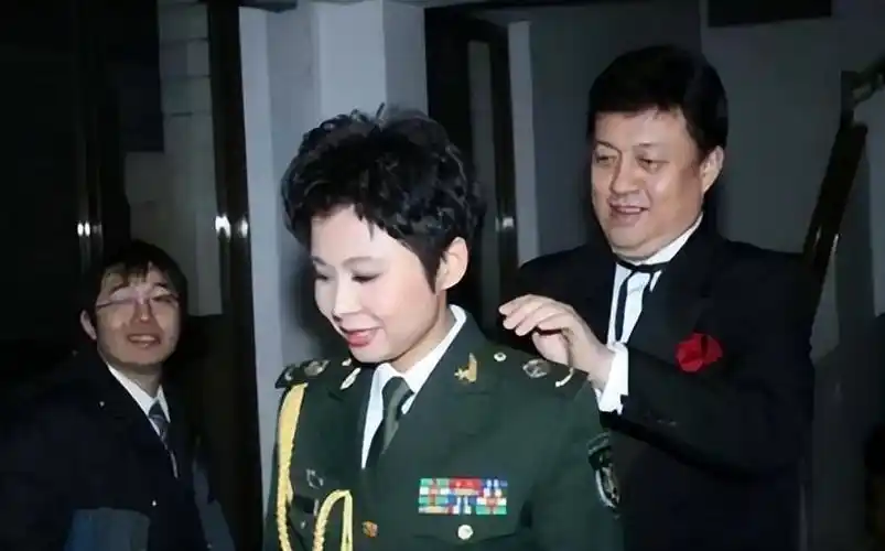 因一张合影星途半毁22年后再看董文华才知道嫁对人有多重要